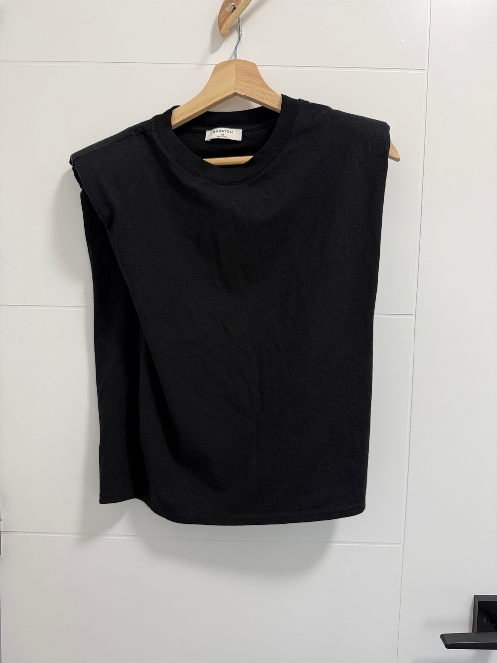 Babaton Black Structured Shoulder Sleeveless Top
